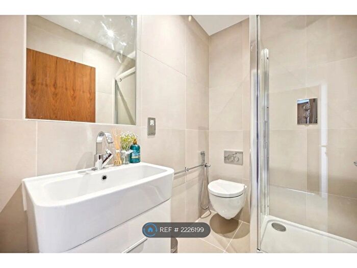 2 Bedroom Flat To Rent In Dickens Yard, London, W5
