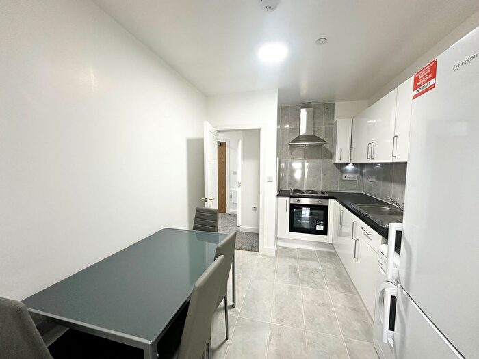 2 Bedroom Property To Rent In Castle Boulevard, Nottingham, NG7