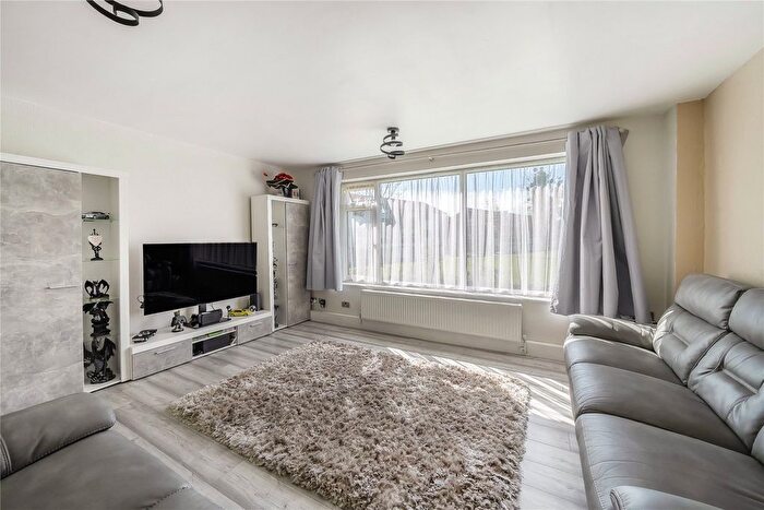 2 Bedroom Flat For Sale In Abbey Park, Beckenham, BR3