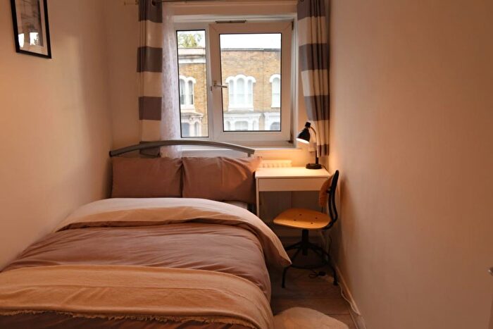 1 Bedroom Flat To Rent In Rosebank Gardens, London, E3