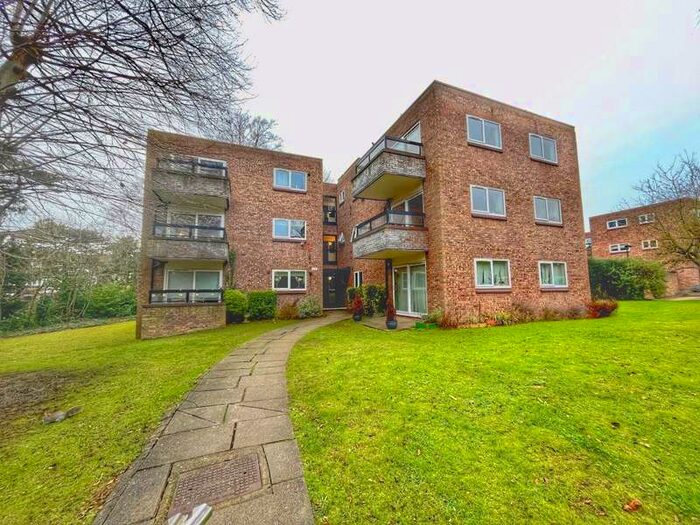 2 Bedroom Apartment To Rent In Stakers Ct, Milton Rd, St Albans AL5