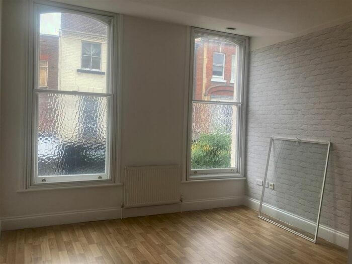 1 Bedroom Flat To Rent In High Street, Bedford, MK40
