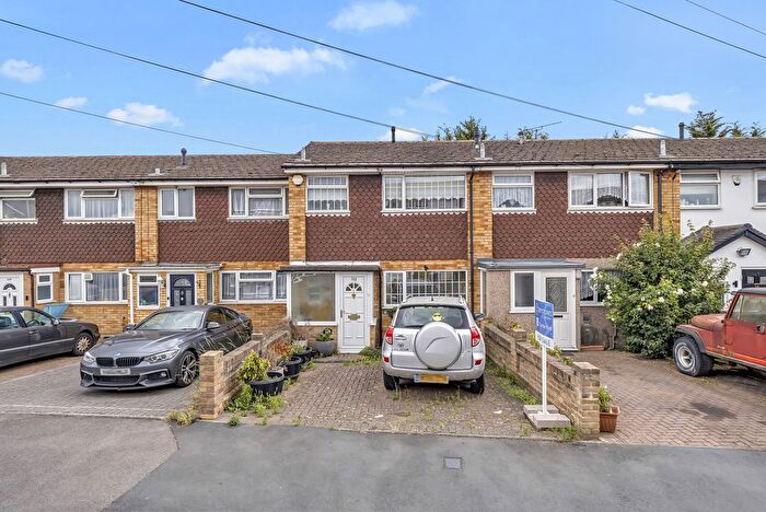 3 Bedroom Terraced House For Sale In Charlotte Gardens, Romford, RM5