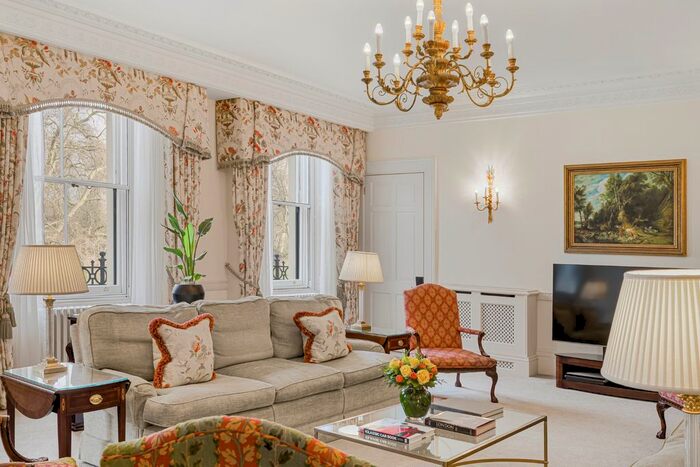 3 Bedroom Flat To Rent In Hyde Park Gate, London, SW7