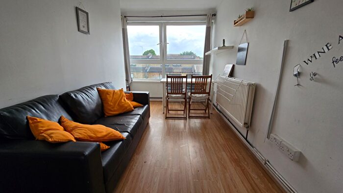 3 Bedroom Maisonette For Sale In St. Stephens Road, London, E3