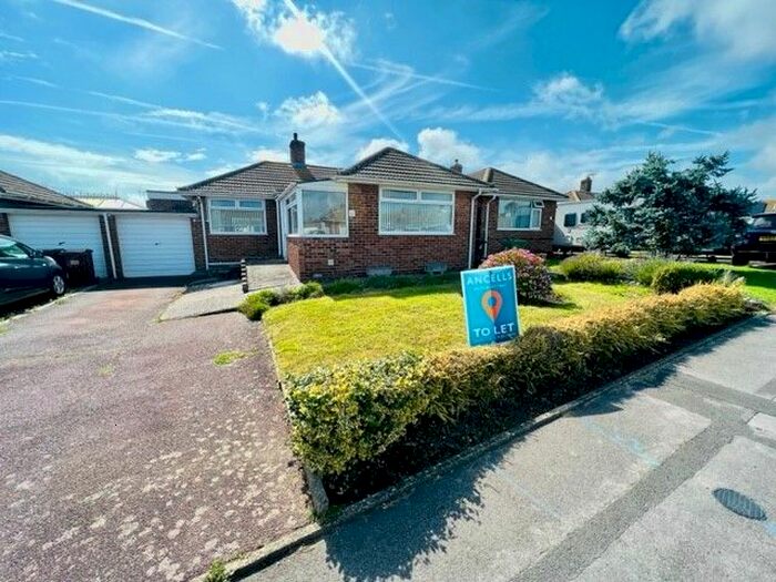 3 Bedroom Bungalow To Rent In Treemaines Road, Eastbourne, BN23