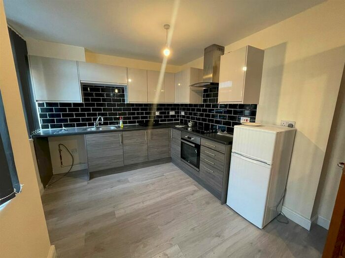 82 Bedroom Block Of Flats To Rent In Block Of Flats, High Street, West Bromwich, B70