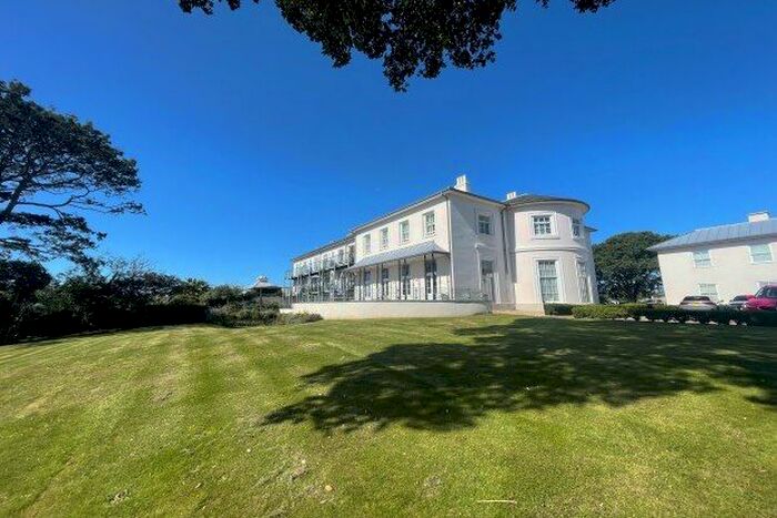 2 Bedroom Flat To Rent In Emslie Road, Falmouth, TR11
