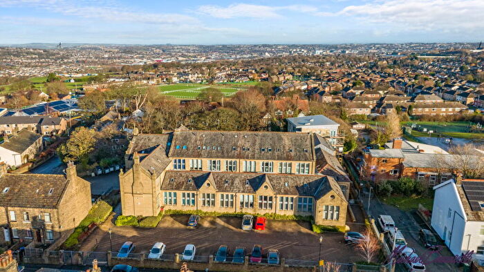 2 Bedroom Duplex For Sale In Green End, Clayton, Bradford, BD14