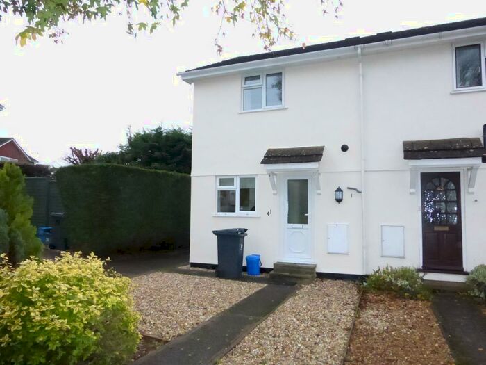 2 Bedroom House To Rent In Rosewell Close, Honiton, EX14
