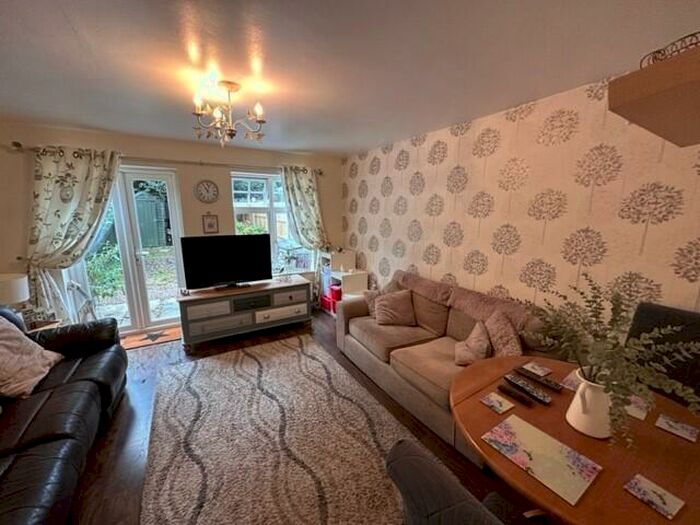 2 Bedroom Town House To Rent In Fisher Close, Sutton In Ashfield, NG17