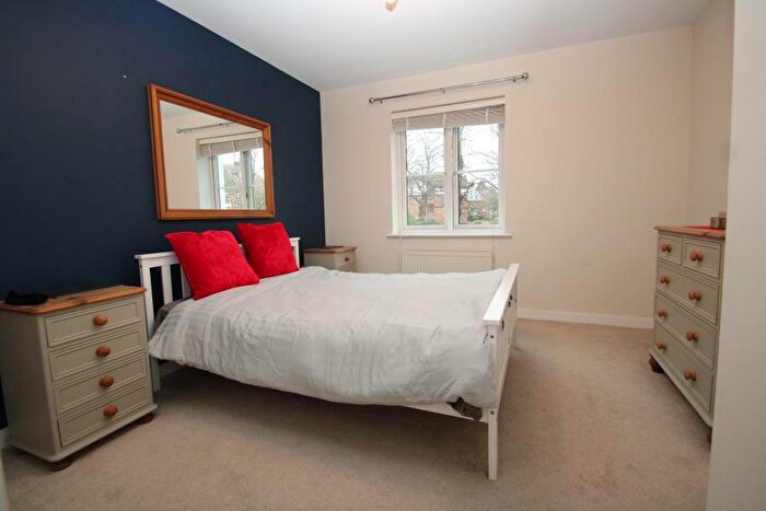 2 Bedroom Flat To Rent In Weybridge, KT13