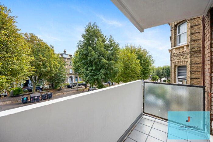 2 Bedroom Apartment To Rent In The Drive, Hove, BN3