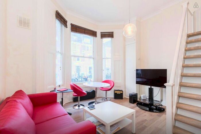 Studio To Rent In Flat, Sinclair Gardens, London, W14
