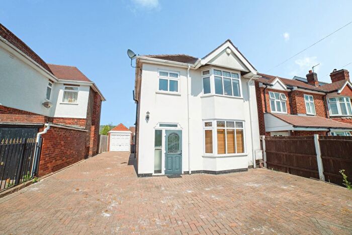 3 Bedroom Detached House For Sale In Huthwaite Road, Nottinghamshire, NG17
