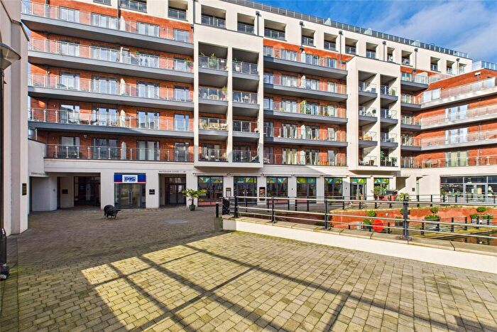 2 Bedroom Apartment For Sale In The Colonnade, Maidenhead, Berkshire, SL6