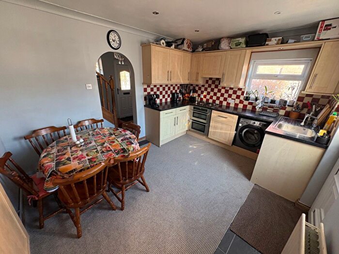 3 Bedroom Semi-Detached House To Rent In Briar Way, West Drayton, UB7