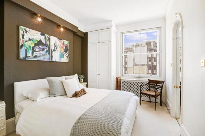 2 Bedroom Flat To Rent In Ennismore Gardens, London, SW7