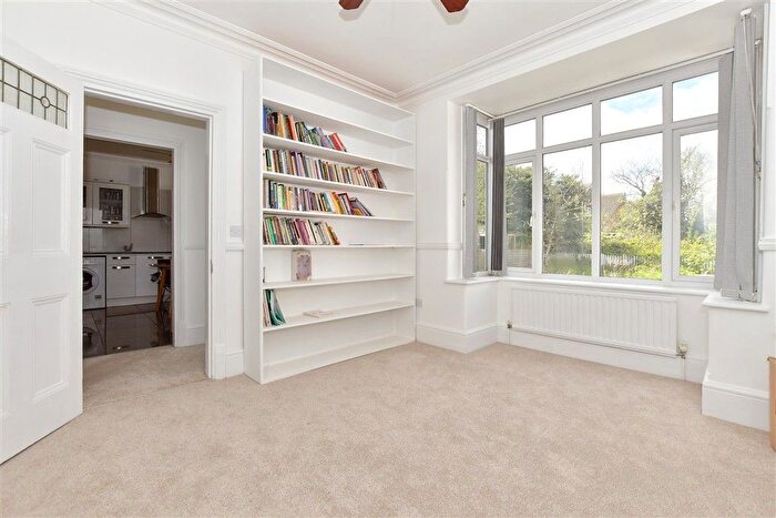 6 Bedroom Detached House For Sale In Maidstone Road, Chatham, Kent, ME4