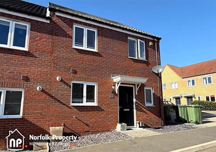 3 Bedroom Semi-Detached House To Rent In Blofield, NR13