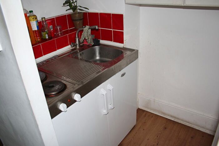 1 Bedroom Flat To Rent In Streatham High Road, London, SW16