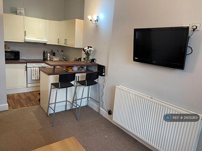 2 Bedroom Flat To Rent In Stewart Terrace, Edinburgh, EH11
