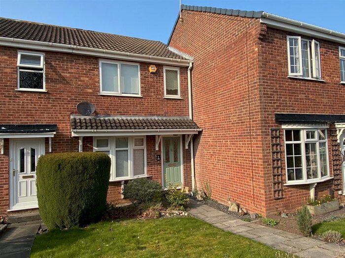 2 Bedroom Town House To Rent In Alder Close, Oakwood, Derby, DE21