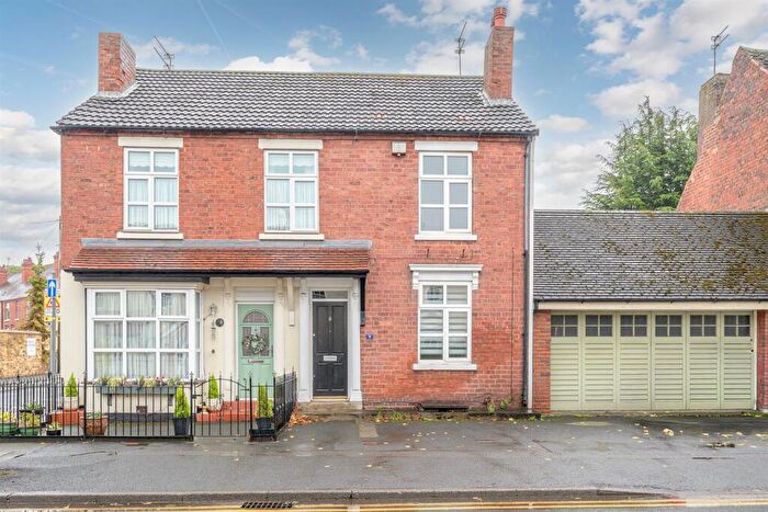 3 Bedroom Semi-Detached House For Sale In High Street, Wall Heath, DY6