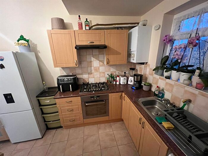 2 Bedroom Flat To Rent In Whittington Road, London, N22