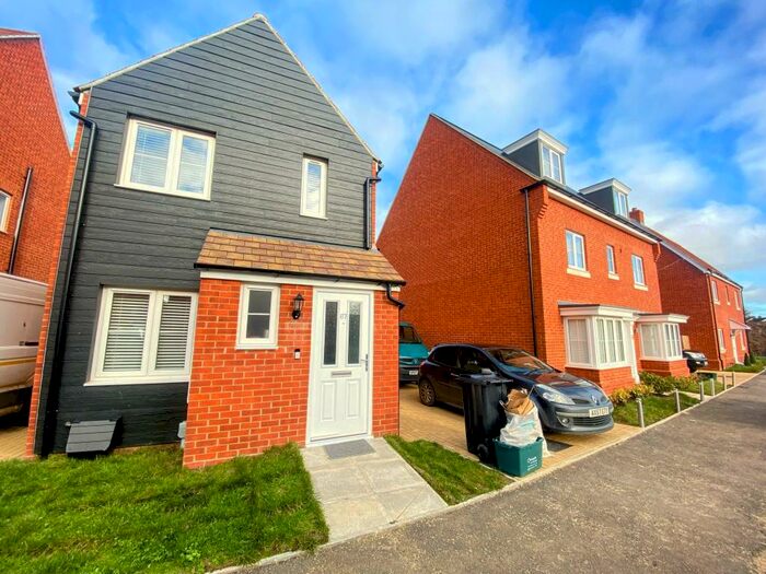 2 Bedroom House To Rent In Foxglove Avenue, Chelmsford, CM1