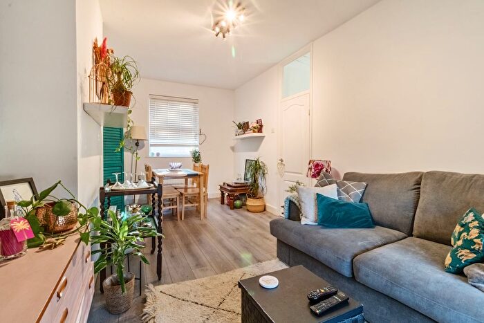 2 Bedroom Flat To Rent In Forest Road, Walthamstow, E17