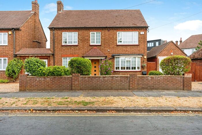 3 Bedroom Detached House For Sale In Kingsbrook Road, Bedford, MK42