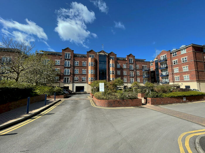 2 Bedroom Apartment To Rent In Carisbrooke Road, Leeds, LS16