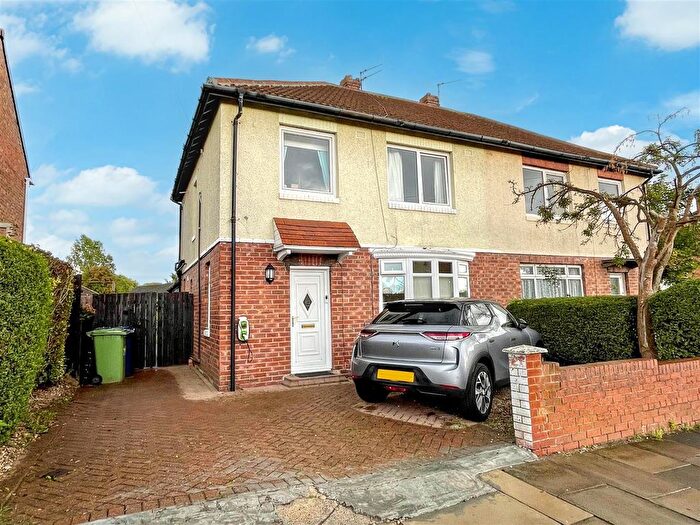 3 Bedroom Semi-detached House For Sale In Lynton Avenue, Low Simonside, Jarrow, NE32