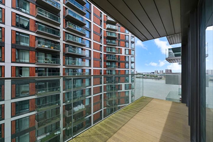 2 Bedroom Flat For Sale In Deveraux House, London, SE18