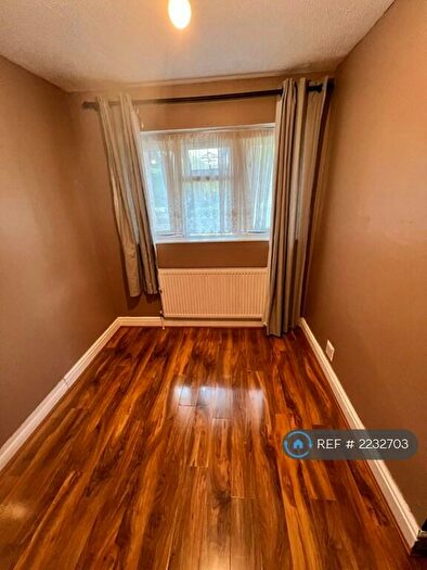 4 Bedroom End Of Terrace House To Rent In Laing Close, London, IG6