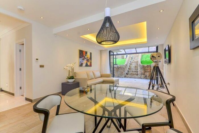 2 Bedroom Flat To Rent In Penywern Road, Earls Court, London, SW5