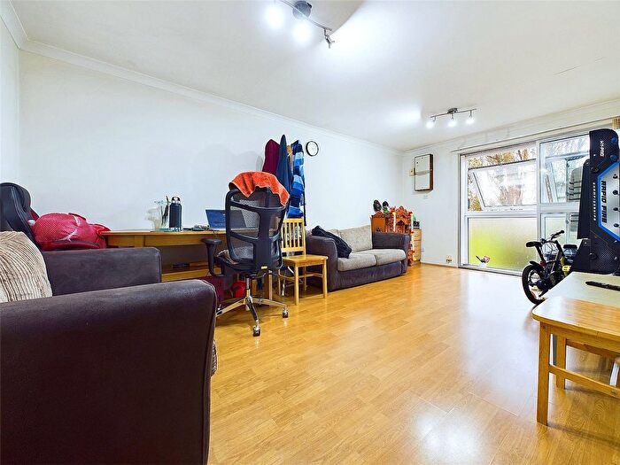 1 Bedroom Flat To Rent In Harris Close, Hounslow, TW3