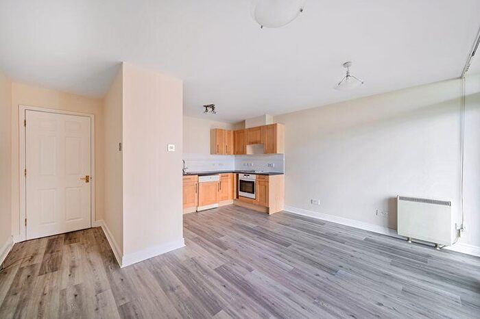 1 Bedroom Apartment For Sale In Sheerness Mews, Galleons Lock, E16