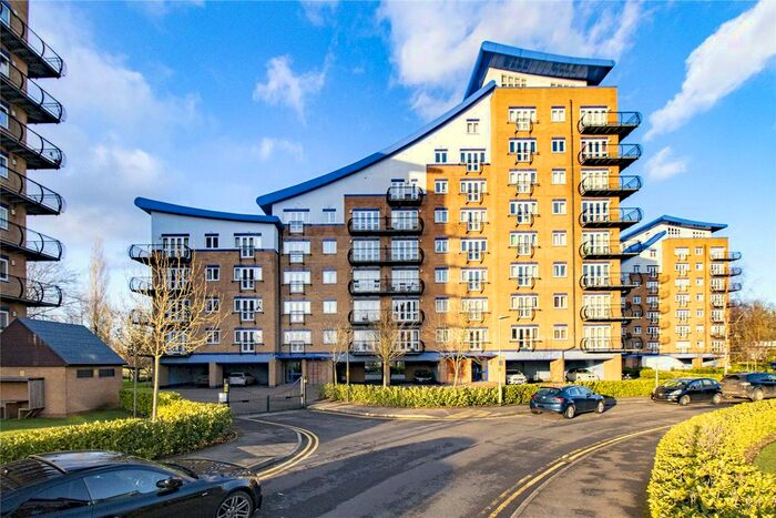 3 Bedroom Flat To Rent In Luscinia View, Napier Road, Reading, Berkshire, RG1