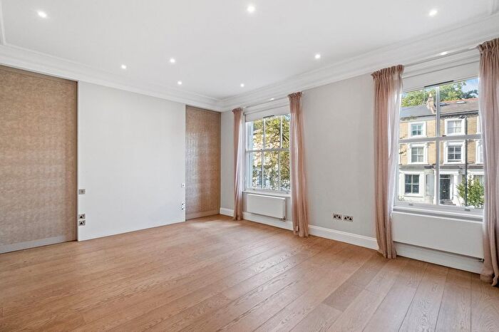 4 Bedroom Terraced House To Rent In Warwick Gardens, Kensington, W14