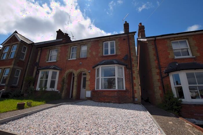 3 Bedroom Semi-Detached House To Rent In Ackender Road, Alton, GU34