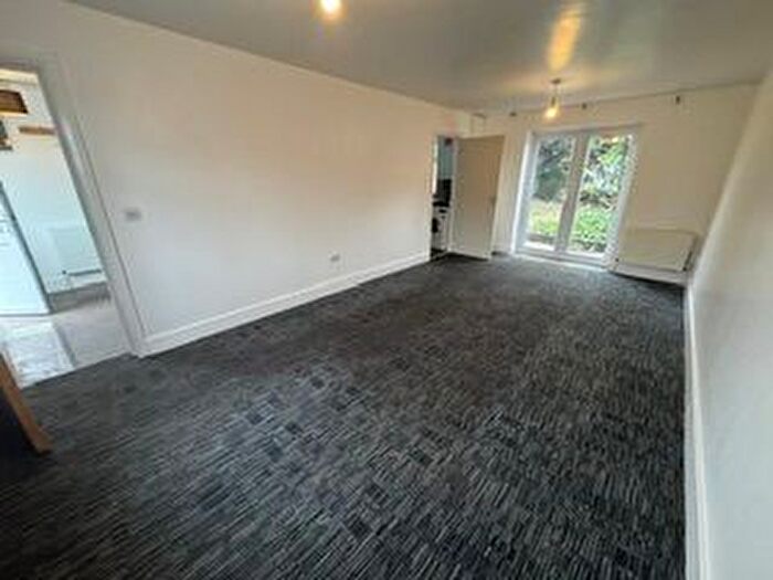 3 Bedroom End Of Terrace House To Rent In Southville Close, Feltham, TW14