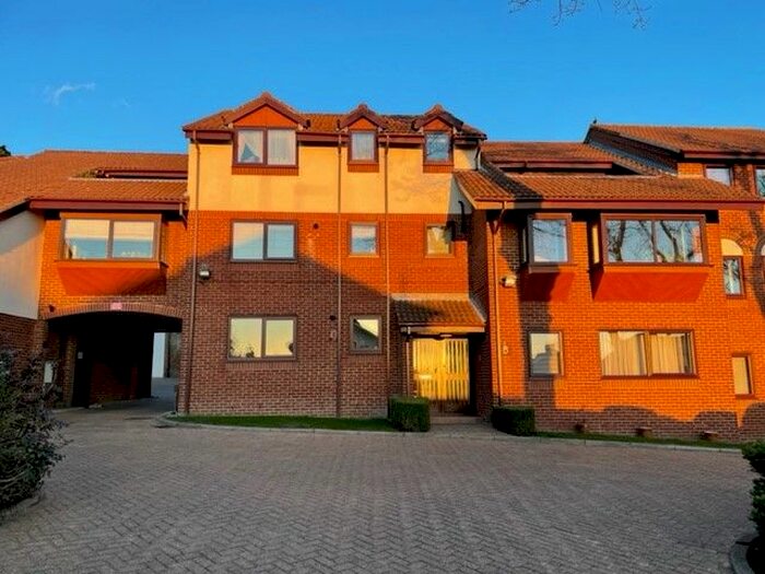 2 Bedroom Flat To Rent In Eversley Park Road, Winchmore Hill, N21