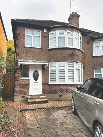 3 Bedroom Semi Detached House To Rent In Oakleigh Road South, Friern Barnet, N11