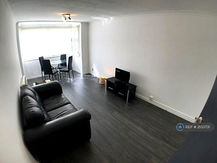 2 Bedroom Flat To Rent In Rise Park, Nottingham, NG5