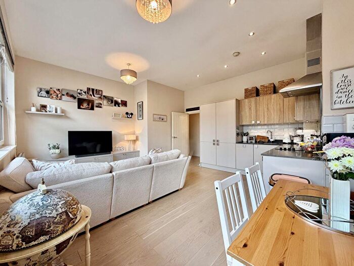 2 Bedroom Flat For Sale In Bourne End - Ground Floor Apartment, SL8