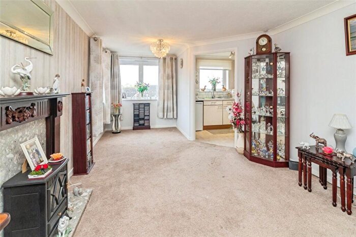 1 Bedroom Retirement Property For Sale In Sycamore Court, Aylesbury, HP19