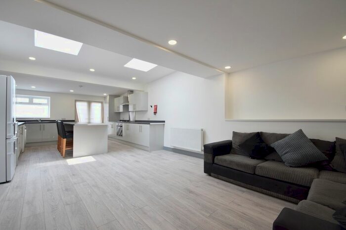 6 Bedroom Terraced House To Rent In Meadow Street, Treforest, CF37