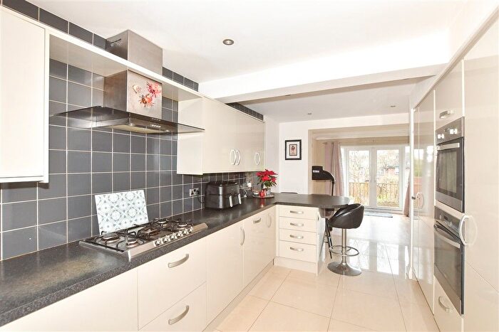 3 Bedroom End Of Terrace House For Sale In Hillcrest Close, Pound Hill, Crawley, West Sussex, RH10